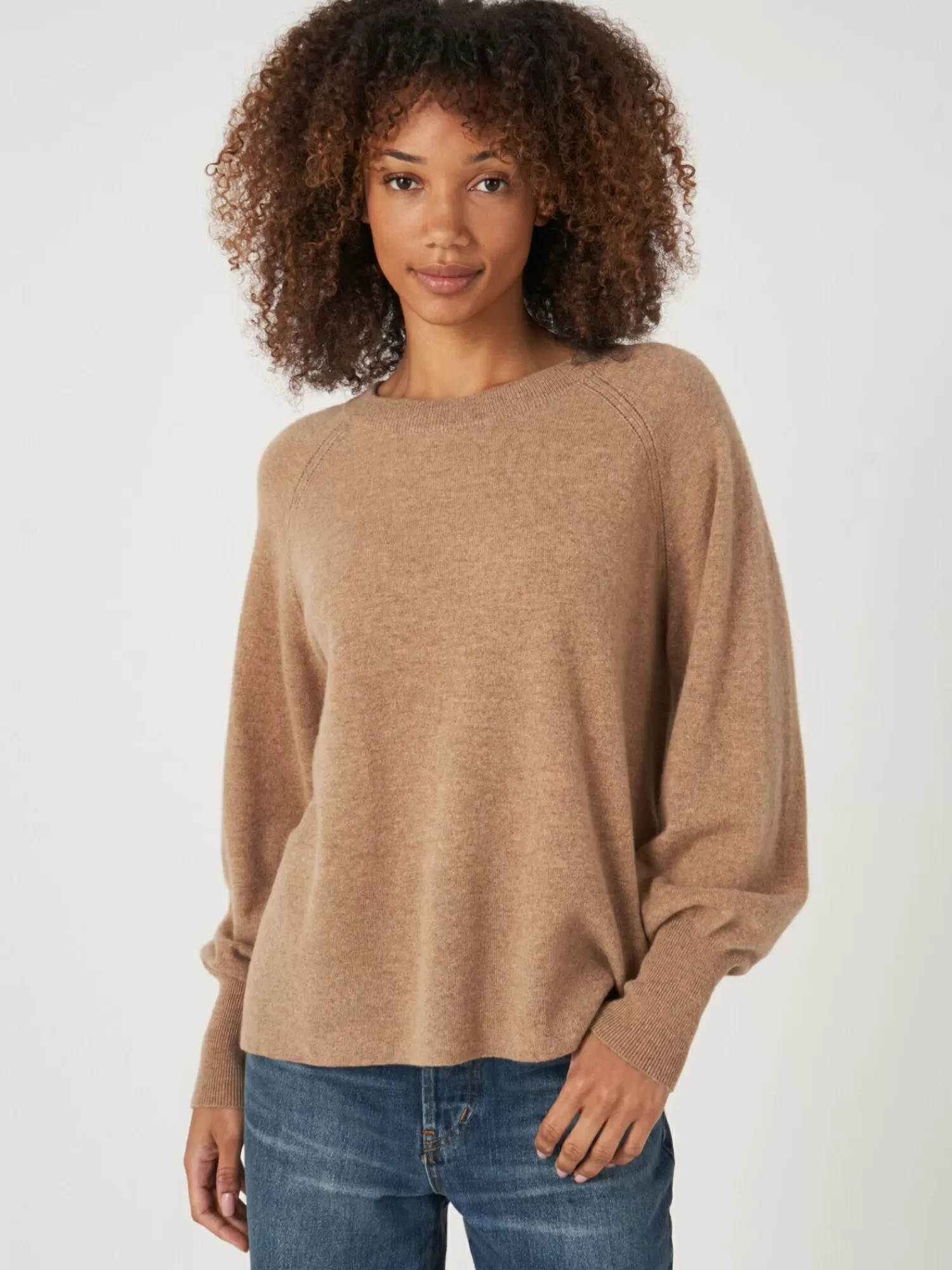 Fashion Cashmere Raglan Trui Met Hoge Ribboord En Zijsplit Dames Truien