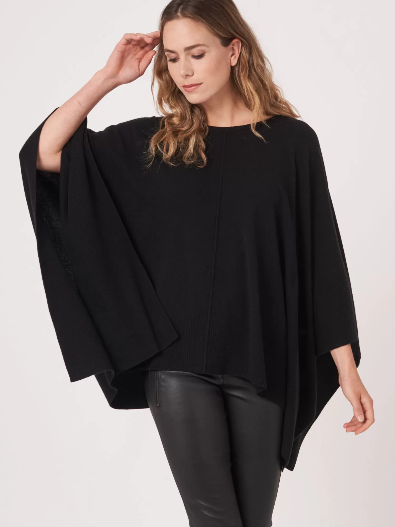 Store Poncho Met Deelnaad En Geribde Zoom Dames Poncho's