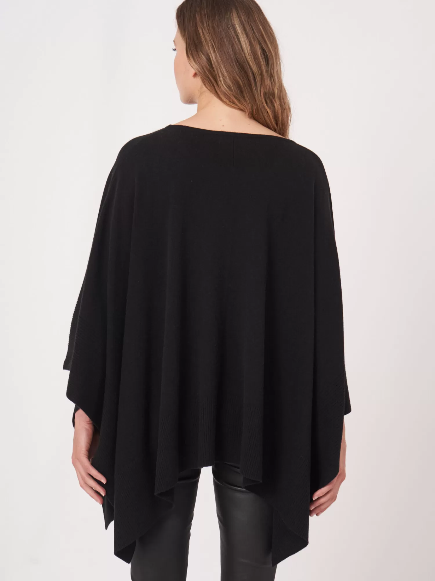 Store Poncho Met Deelnaad En Geribde Zoom Dames Poncho's