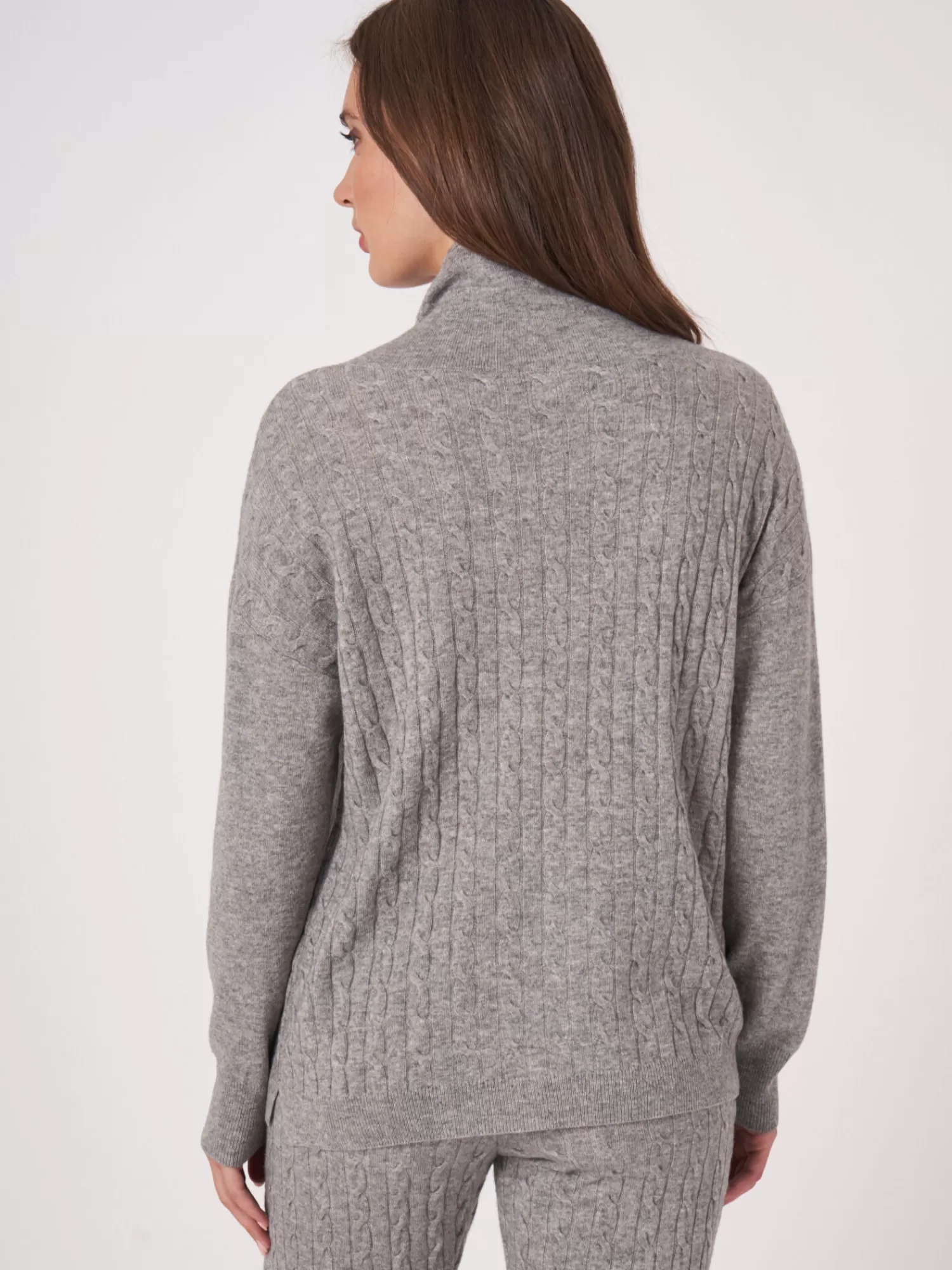 Fashion Trui In Fijn Kabelpatroon Met Opstaande Kraag En Trekkoord Dames Truien