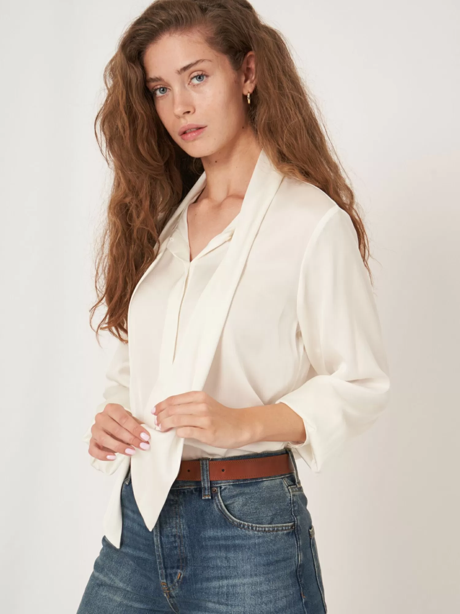 Hot Zijden Blouse Met Strikhals Dames Blouses