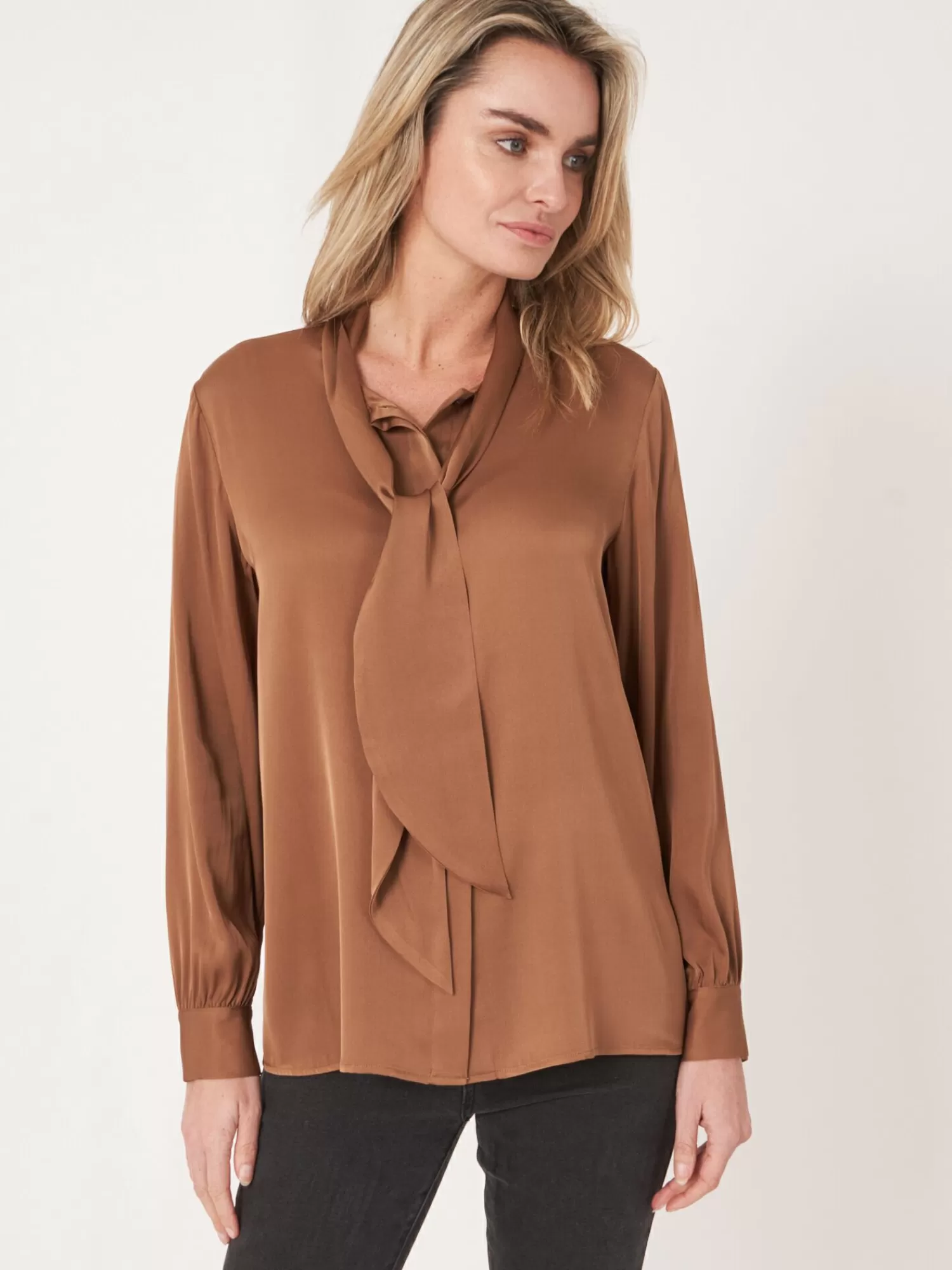 Store Zijden Blouse Met Strikhals Dames Blouses